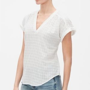 👀50% OFF🤍 NWT‼️ GAP brand Pretty Capped Sleeve V-neck Blouse